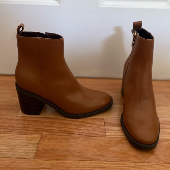 Tommy Hilfiger Brown Ankle Boot, Size 6M - Picture 2 of 4